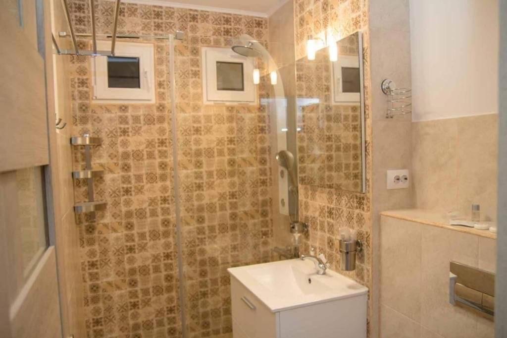 Colonial Touch Apartament ブラショフ エクステリア 写真